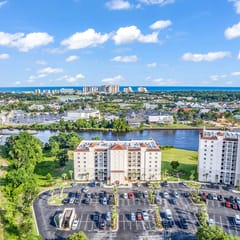 Yacht Club Villas l Barefoot Towers l ICW
