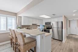 Oceanfront Luxury 3BR/2BA  End Unit with Pool, Fitness Room and Hot Tubs. - Image 5
