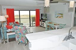 Oceanfront Ocean Shores 3BR/2B. Walk to Main Street, Beach Bars & Restaurants - Image 4