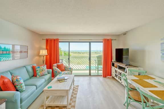 Oceanfront Ocean Shores 3BR/2B. Walk to Main Street, Beach Bars & Restaurants - Image 1