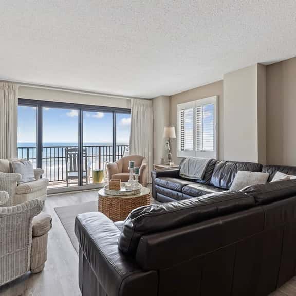 Oceanfront Luxury 3BR/2BA  End Unit with Pool, Fitness Room and Hot Tubs. - Image 1