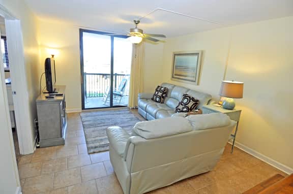3BR Condo in Myrtle Beach: Perfect for Families - Image 3