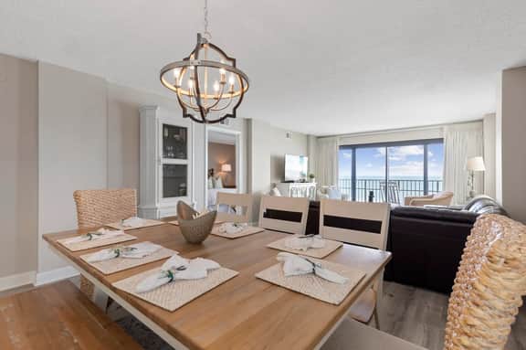 Oceanfront Luxury 3BR/2BA  End Unit with Pool, Fitness Room and Hot Tubs. - Image 4