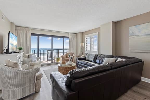 Oceanfront Luxury 3BR/2BA  End Unit with Pool, Fitness Room and Hot Tubs. - Image 2