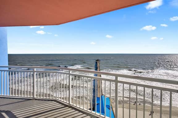 Oceanfront 3BR/3B Lockout. Resort Amenities, Pools, Lazy River, Kiddie Pool - Image 2