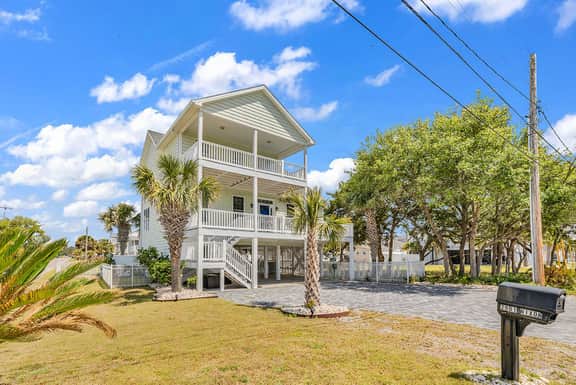Spacious 4BR Cherry Grove Home with Pool - Image 2