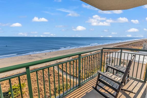 Oceanfront l 4BR l Pool and Lazy River l End Unit - Image 1